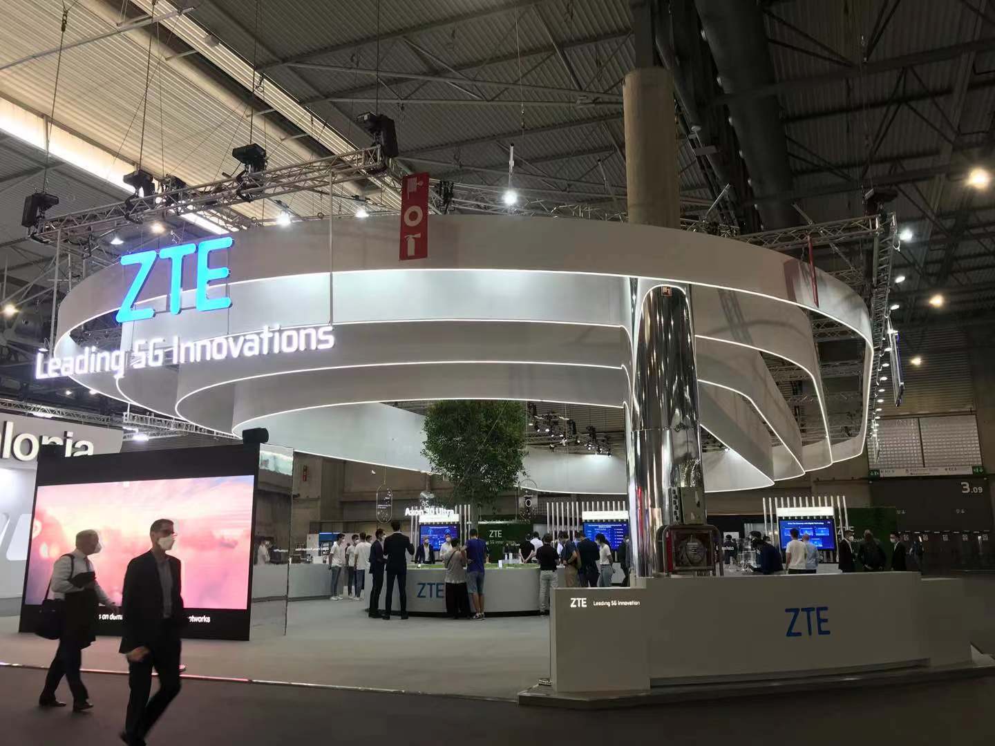 ZTE — Leading 5G stand at CES